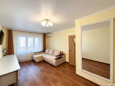 Apartment. Obolon Street, Kyiv
