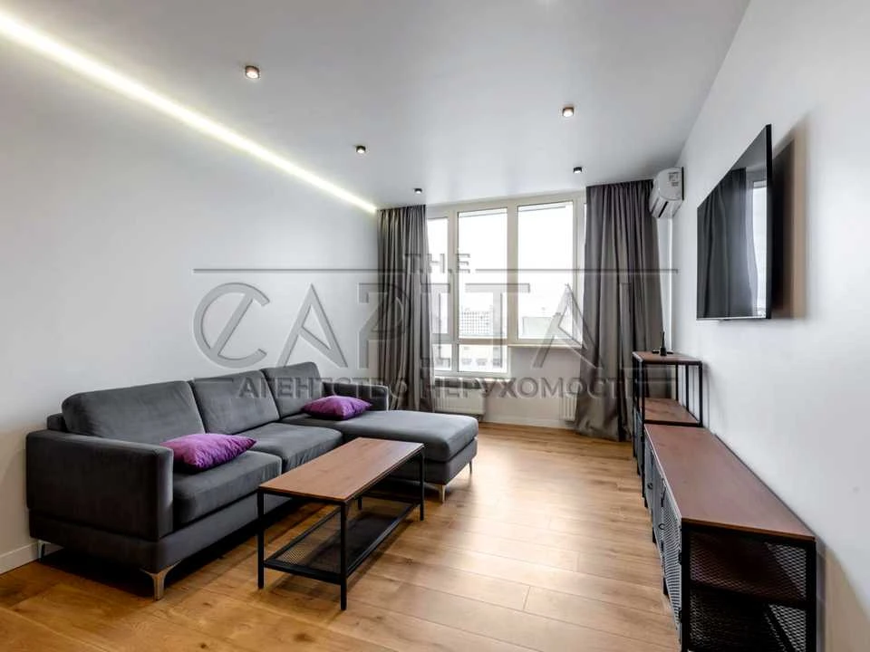 Apartment. Michael Boychuk st., Kyiv
