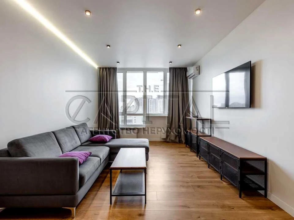 Apartment. Michael Boychuk st., Kyiv