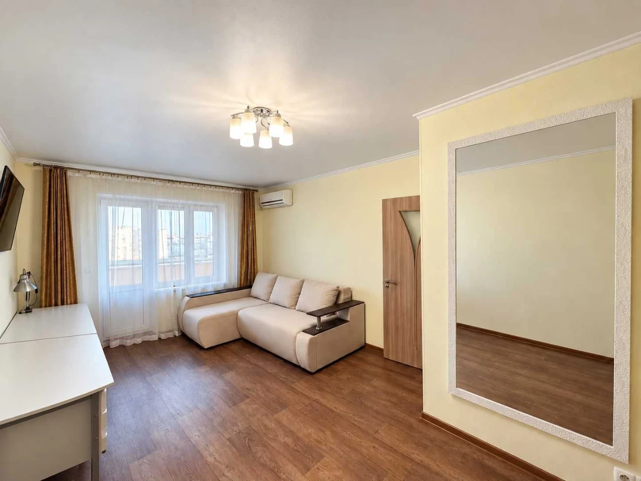 No Commission! 1-bedroom apartment, 36 sq m in a brick building with gas