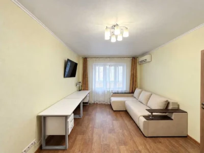 No Commission! 1-bedroom apartment, 36 sq m in a brick building with gas