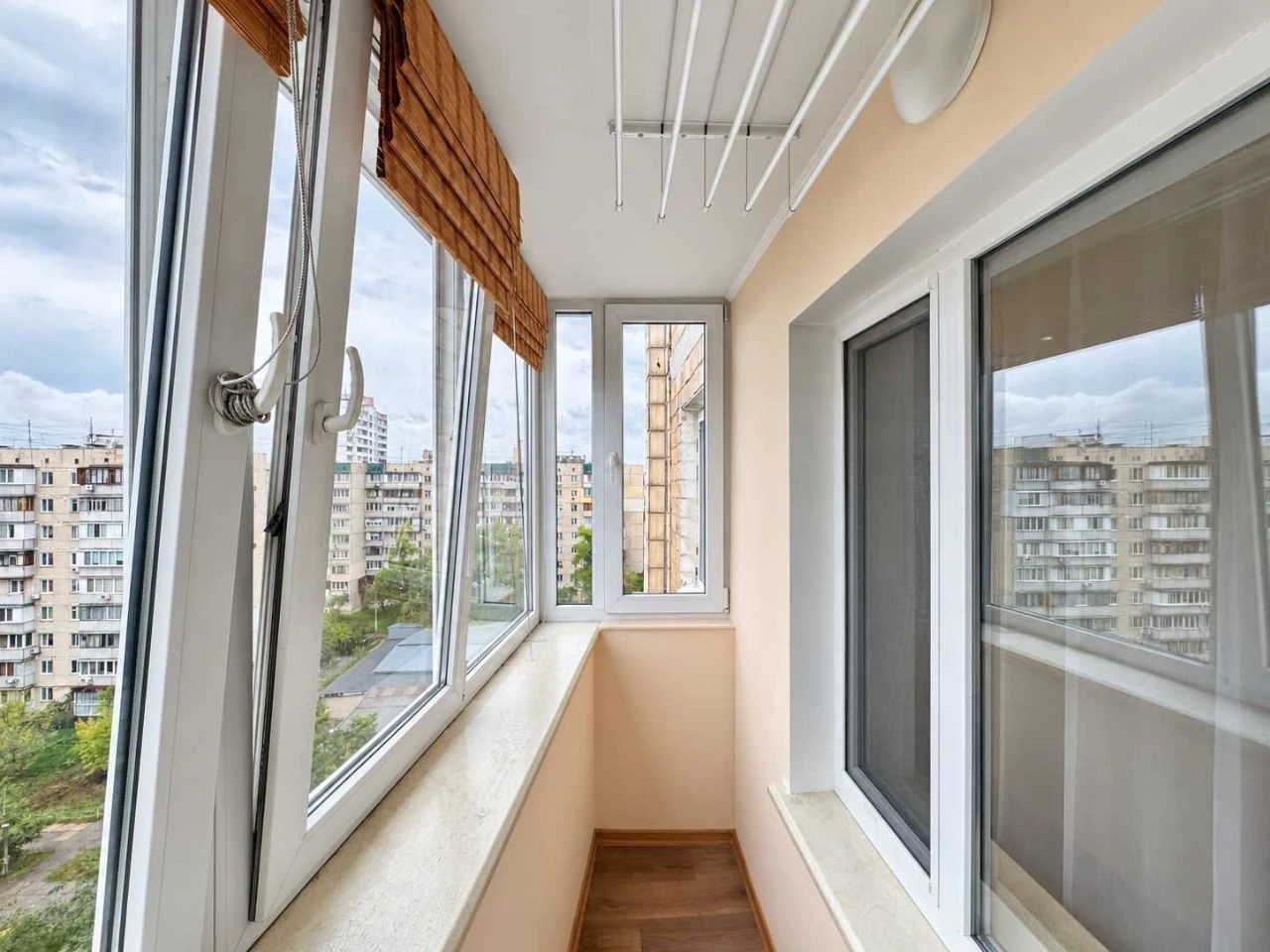 No Commission! 1-bedroom apartment, 36 sq m in a brick building with gas