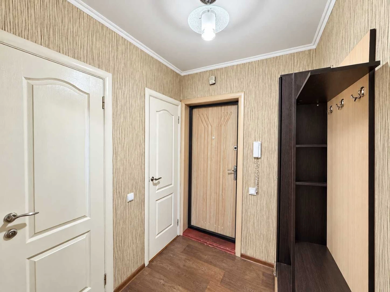 No Commission! 1-bedroom apartment, 36 sq m in a brick building with gas