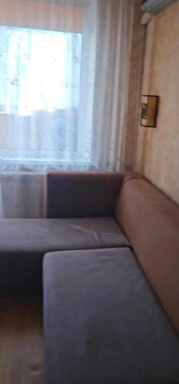 Продається чудова 3-кімнатна квартира, біля метро Спортивна.