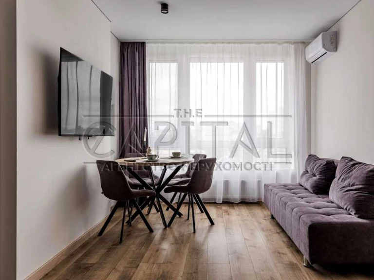 Apartment. Holosiivsky Prospect.