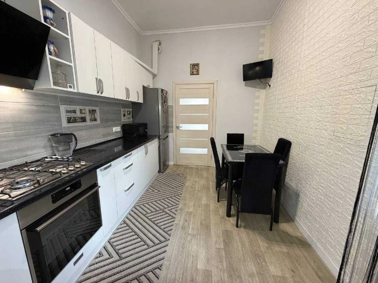 Продажа 2-комнатной квартиры с ремонтом на ул. Пекарская.