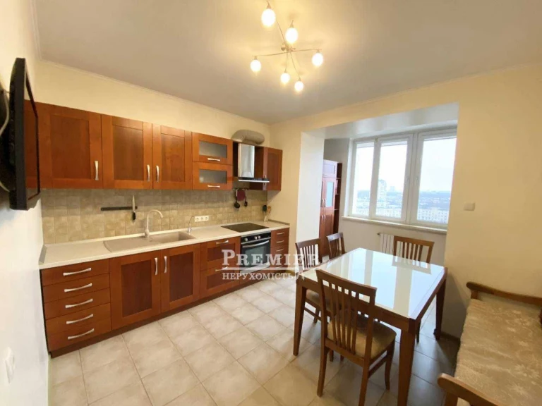 Urgent sale! 3-room apartment 100m2 New brick