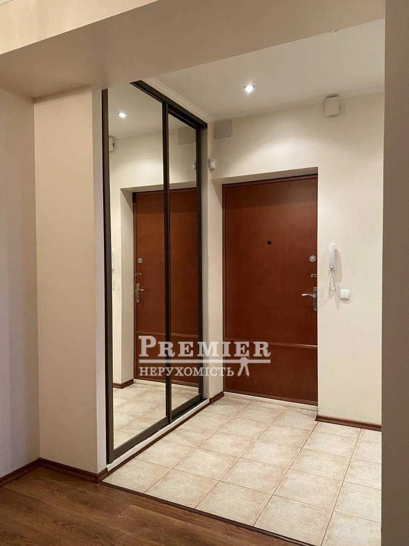 Urgent sale! 3-room apartment 100m2 New brick