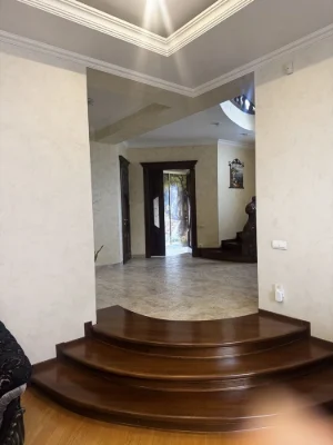 Продається розкішний цегляний будинок , у якому відчувається