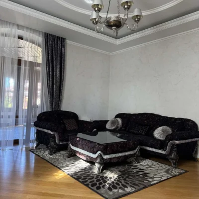 Продається розкішний цегляний будинок , у якому відчувається