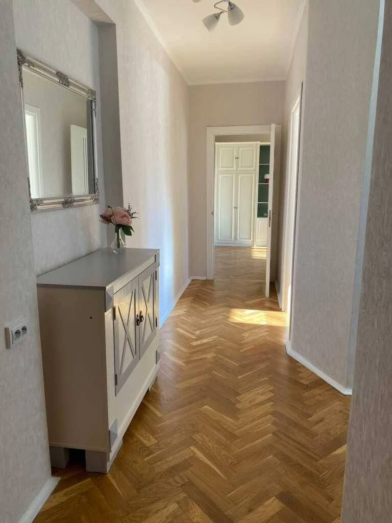 For Rent Long-Term: 3-Bedroom Apartment, Kyiv, Pecerskyi, Lesya Ukrainky