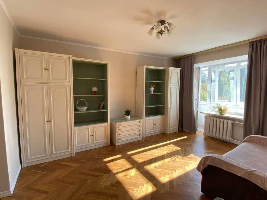 For Rent Long-Term: 3-Bedroom Apartment, Kyiv, Pecerskyi, Lesya Ukrainky