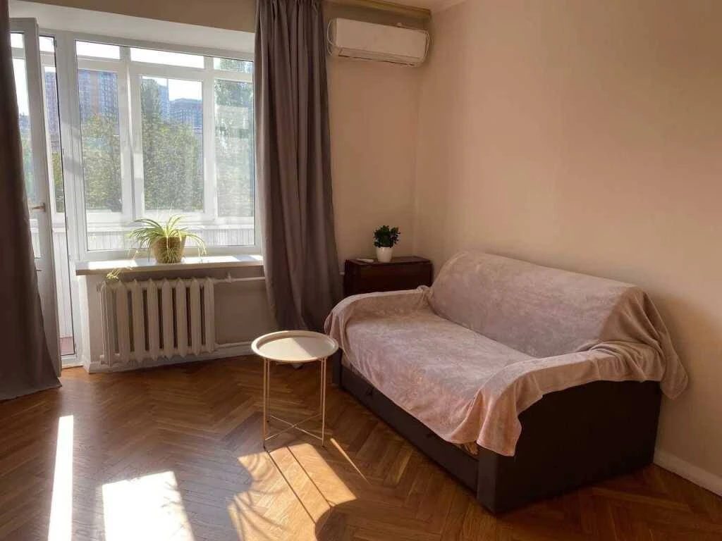 For Rent Long-Term: 3-Bedroom Apartment, Kyiv, Pecerskyi, Lesya Ukrainky