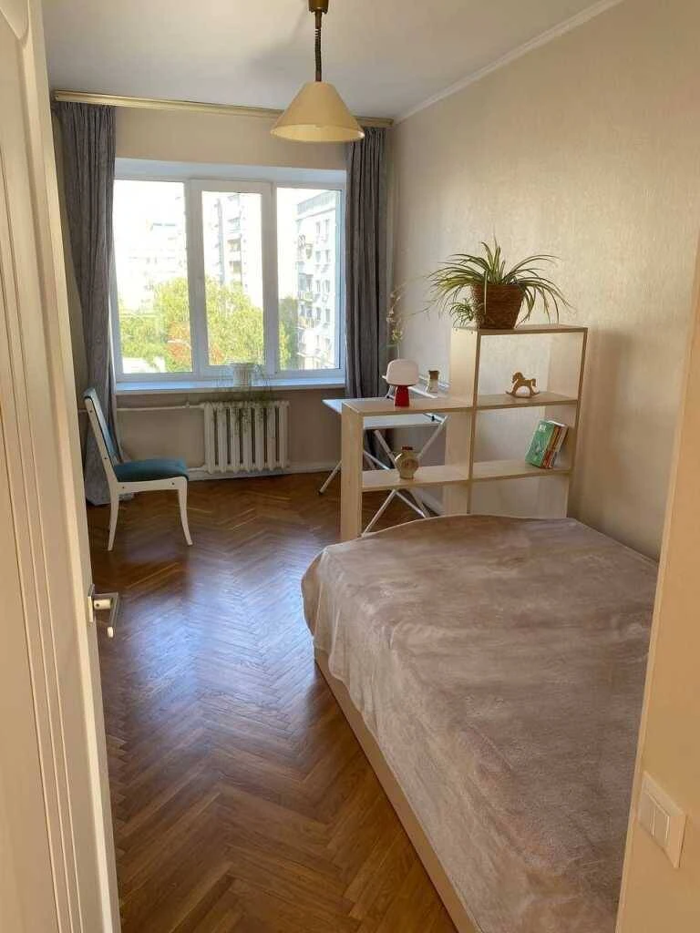 For Rent Long-Term: 3-Bedroom Apartment, Kyiv, Pecerskyi, Lesya Ukrainky