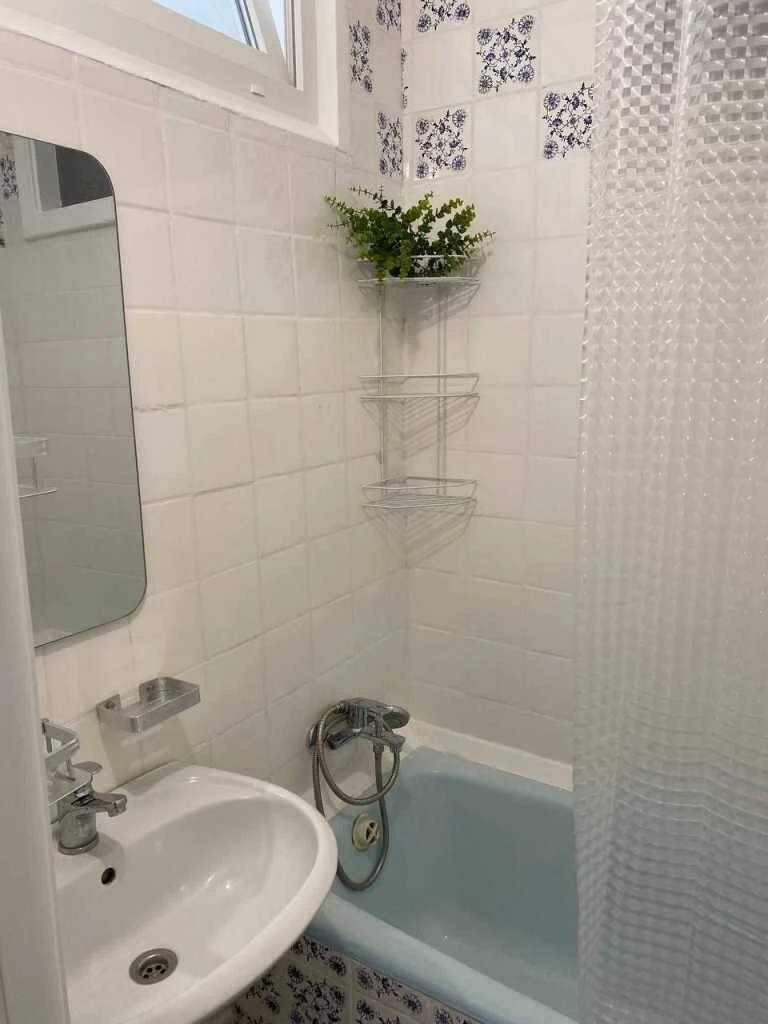 For Rent Long-Term: 3-Bedroom Apartment, Kyiv, Pecerskyi, Lesya Ukrainky