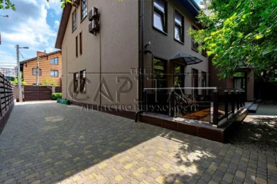 Продаж будинку 400 м²