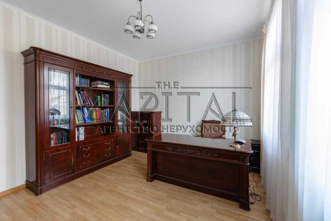 Продаж будинку 400 м²