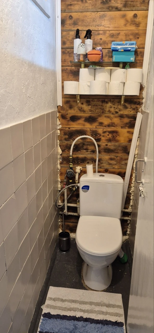 For Sale: 3 rooms in a brick house