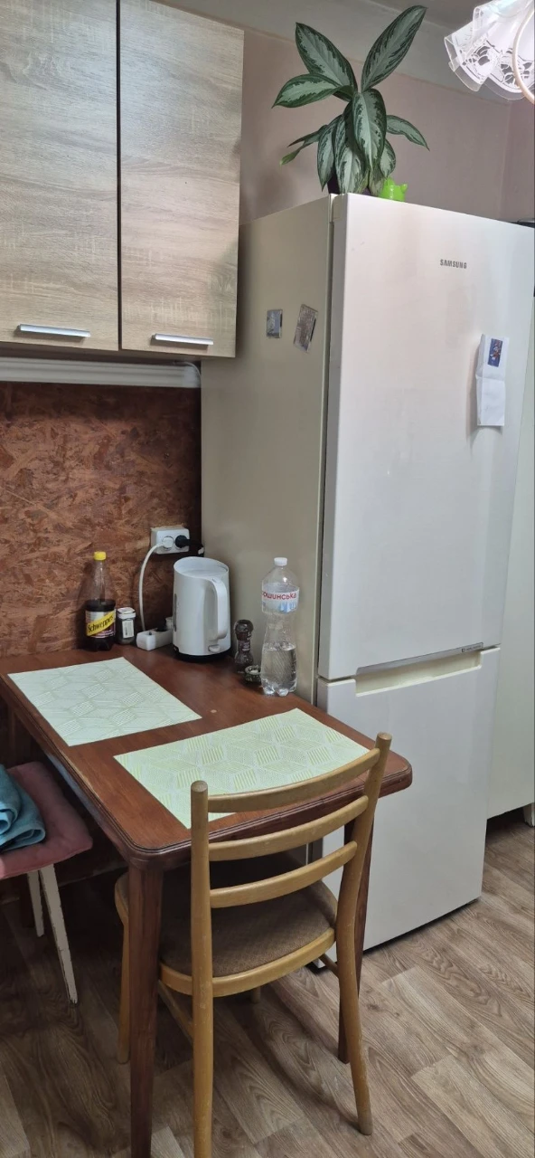 For Sale: 3 rooms in a brick house
