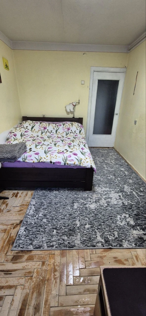 For Sale: 3 rooms in a brick house