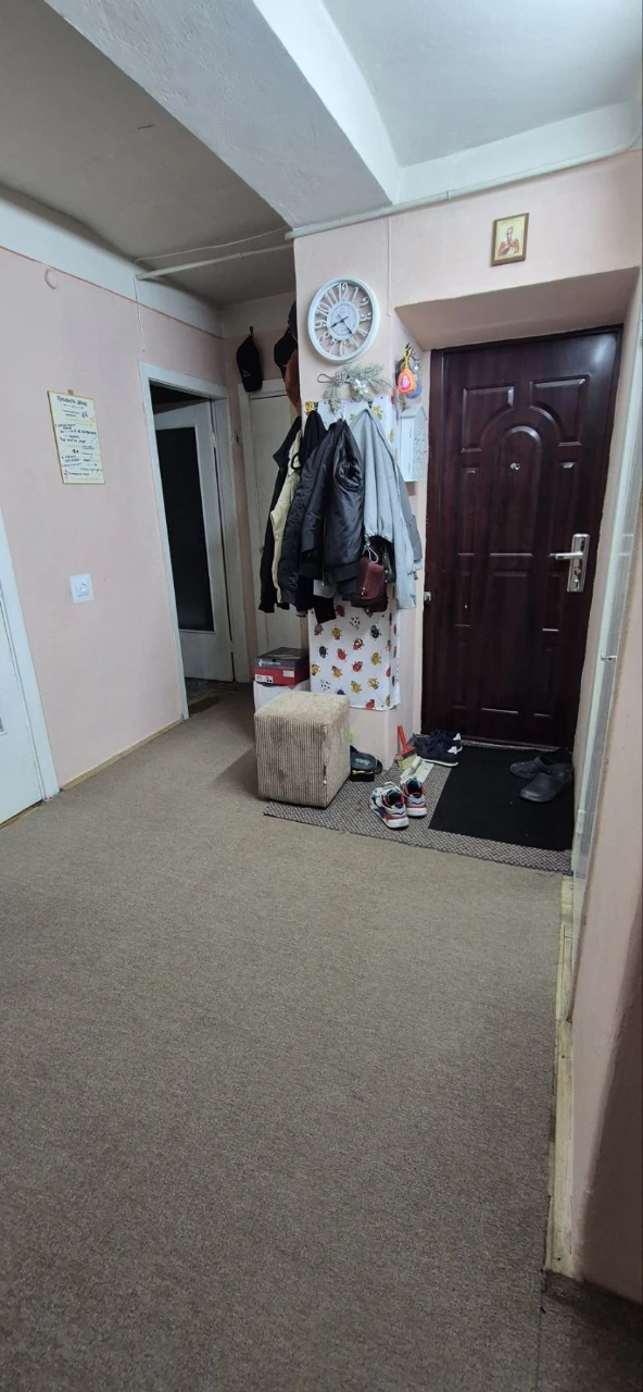 For Sale: 3 rooms in a brick house