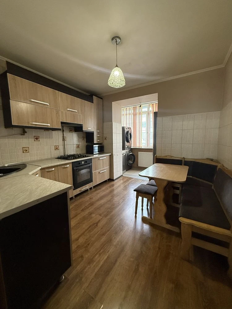 Sale of a 3-room new building on вул. Івасюка