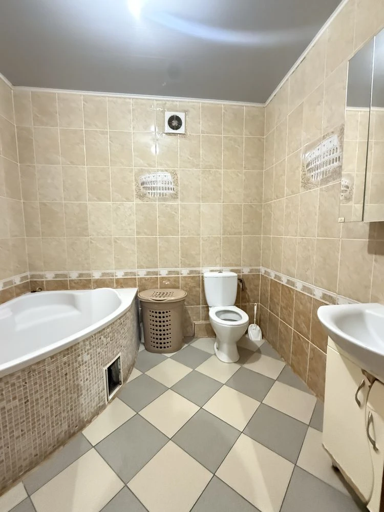 Sale of a 3-room new building on вул. Івасюка