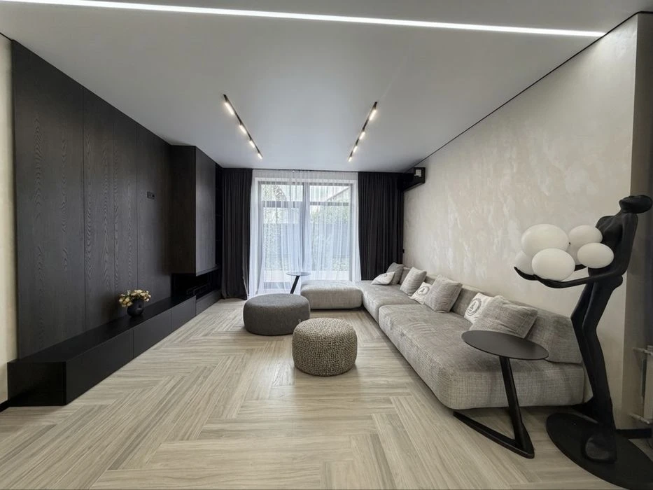 Sale of an exclusive house with renovation