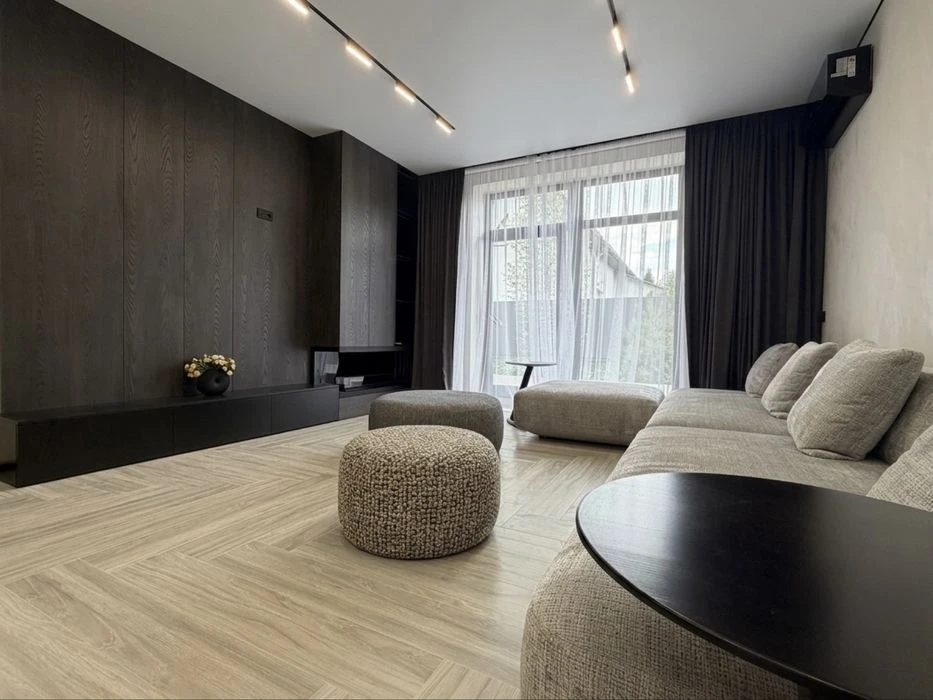 Sale of an exclusive house with renovation