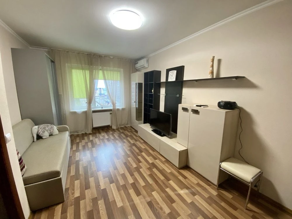 Продажа 1-комнатной квартиры рядом с м. Позняки, Осокорки, по ул. Б. Гмири