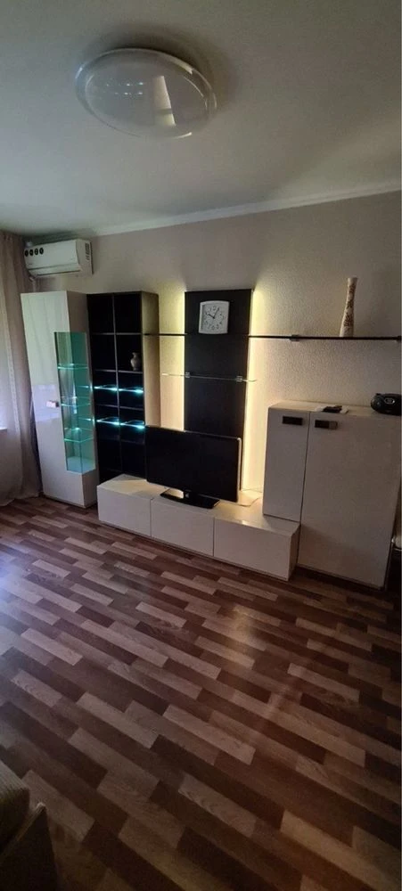 Продажа 1-комнатной квартиры рядом с м. Позняки, Осокорки, по ул. Б. Гмири