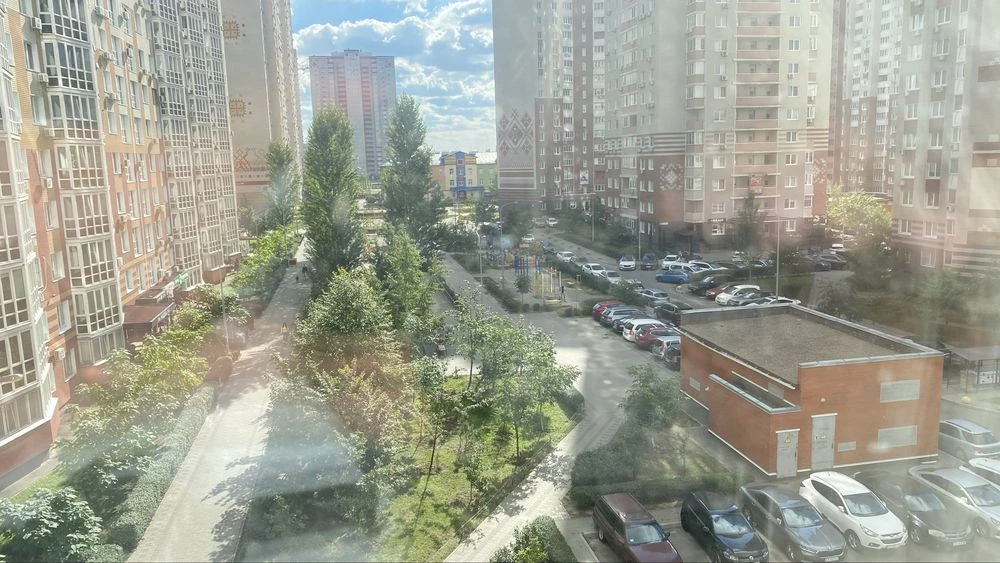 Продажа 1-комнатной квартиры рядом с м. Позняки, Осокорки, по ул. Б. Гмири