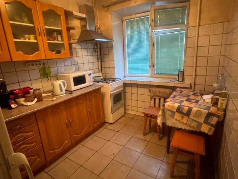 Квартира. Стратегічне шосе, Київ