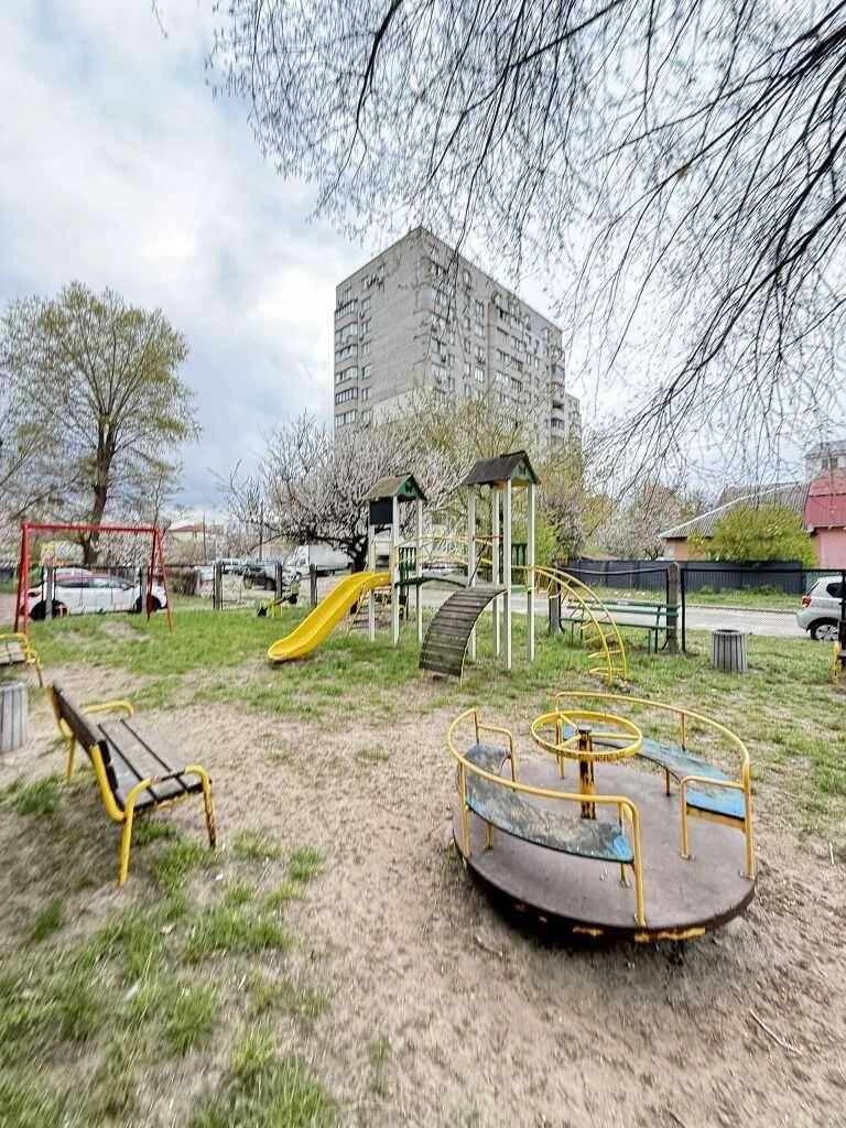 Продам 3-к квартиру Київ, Дніпровський, Новаторів вул, 4