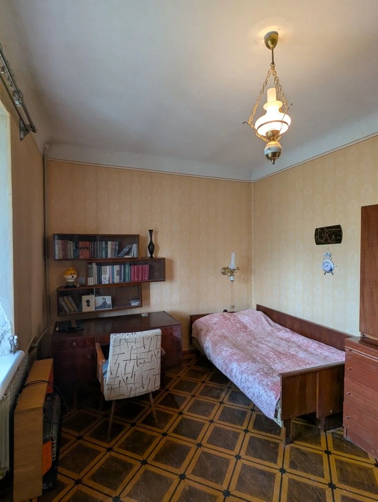 For sale: 2-room apartment, area of Malyshev, Kovtuna Street.