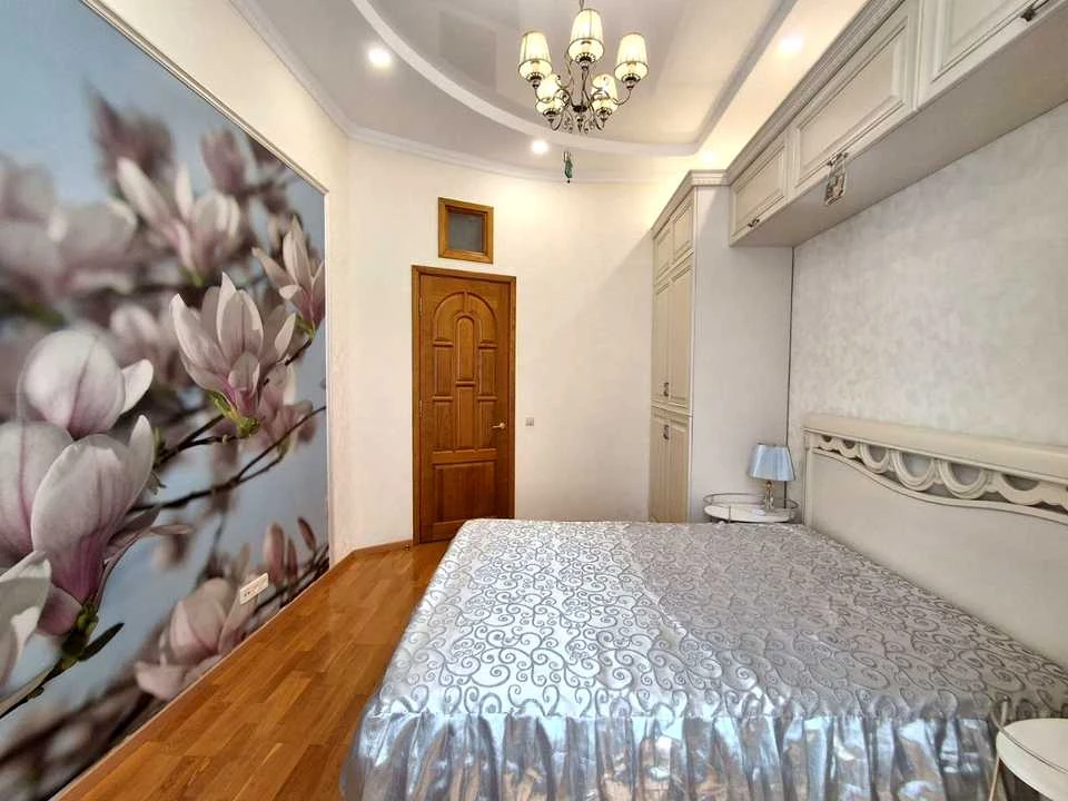 Квартира. Київ, Олеся Гончара вул.