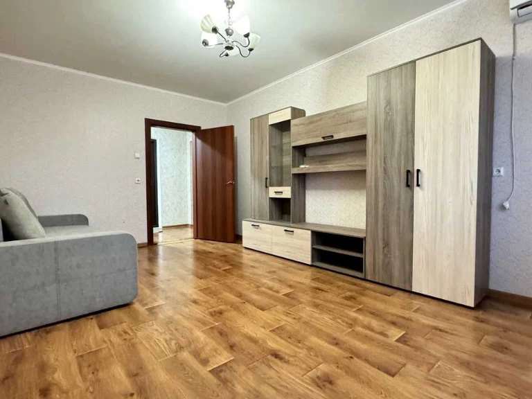 Apartment. Yasynuvat Street, Kyiv