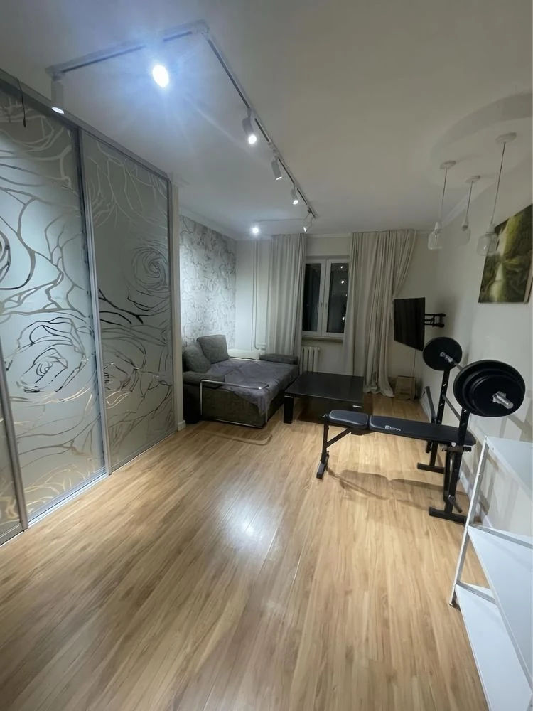 Продается 1-комнатная квартира на Лаврухина 16, 55м²/2