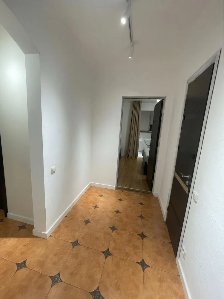 Продается 1-комнатная квартира на Лаврухина 16, 55м²/2