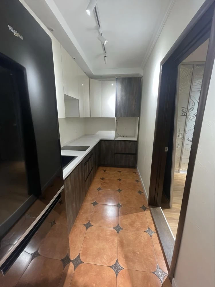 Продается 1-комнатная квартира на Лаврухина 16, 55м²/2