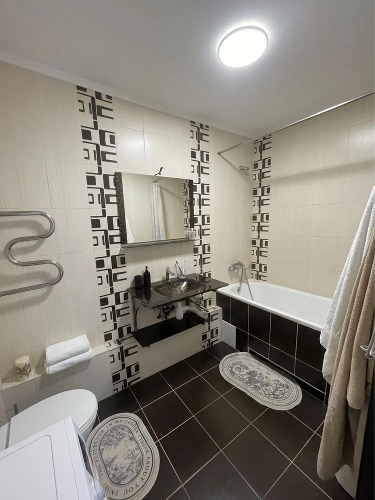Продается 1-комнатная квартира на Лаврухина 16, 55м²/2
