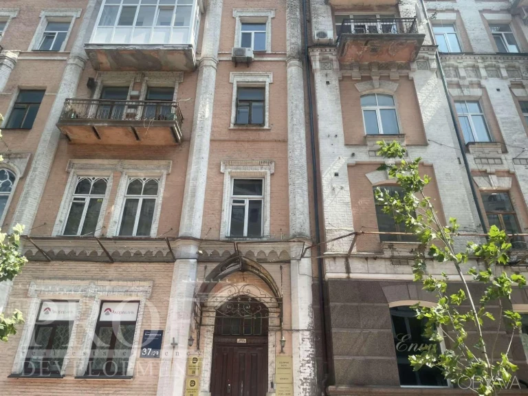 6-bedroom apartment, 250 sq.m.