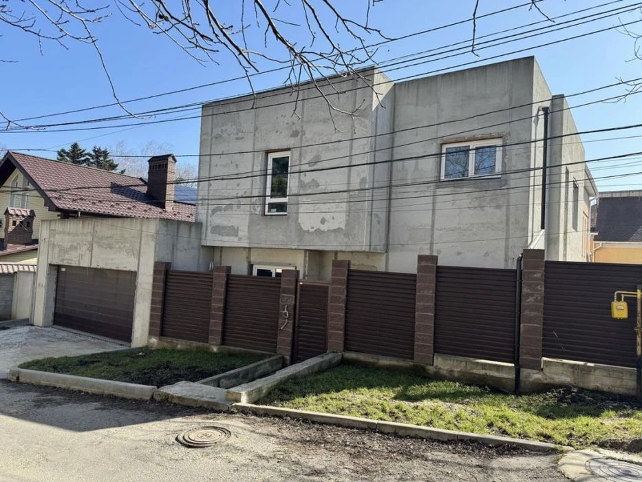 Сучасний будинок для себе на Великому Фонтані