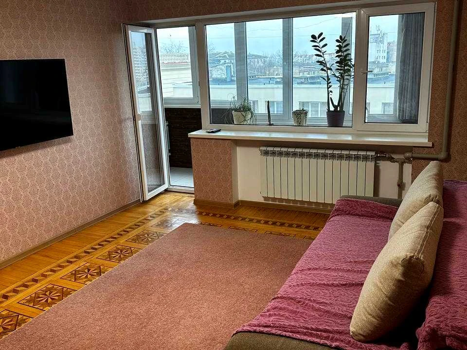Apartment. Odessa, Novoselskoho st.
