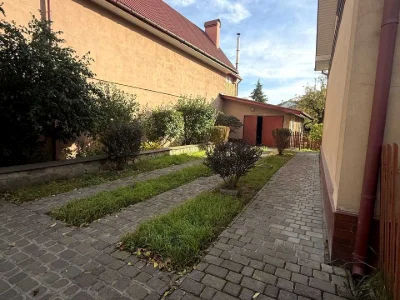 Будинок. Івано-Франківськ, вулиця Незалежності