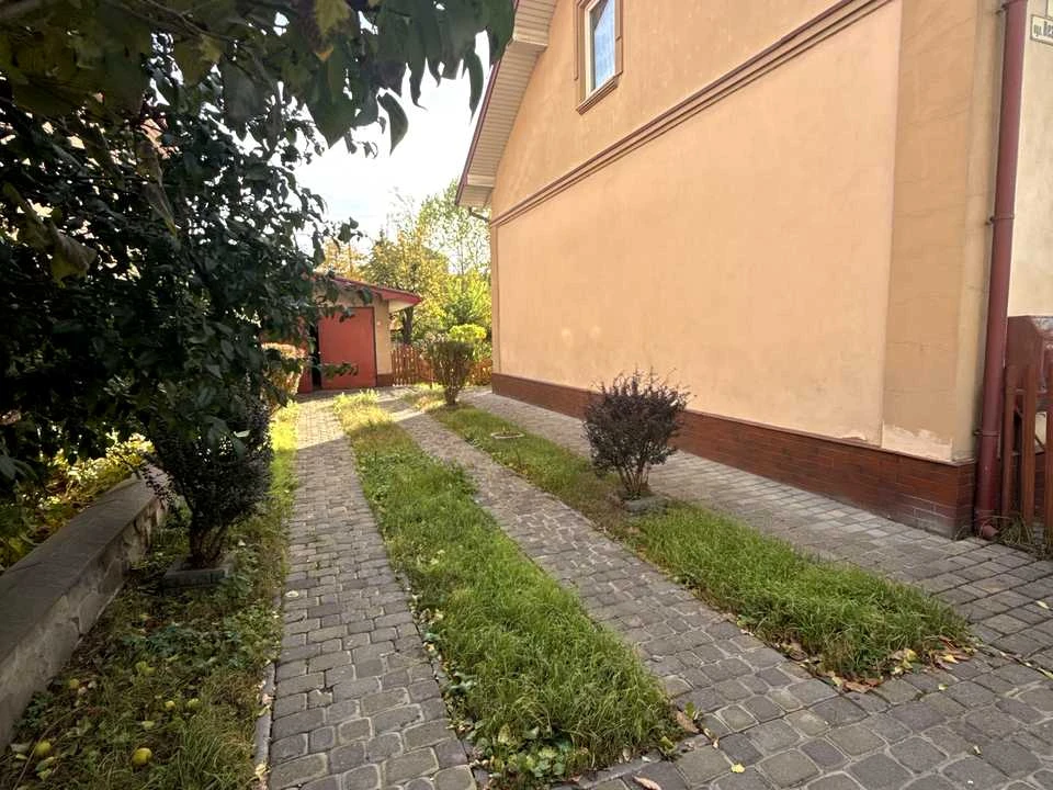 Будинок. Івано-Франківськ, вулиця Незалежності