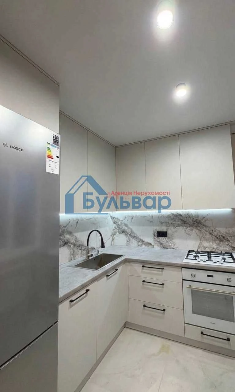 3-room apartment 52 sq m, kitchen-studio + 2 rooms, FRESH EURO-REPAIR, m-