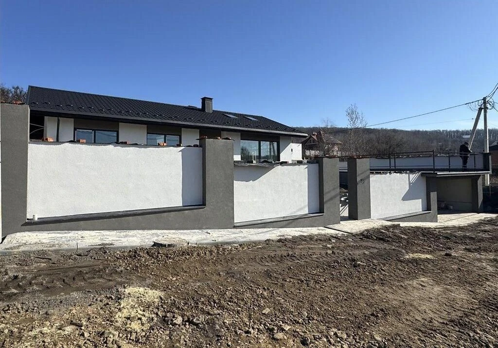 Сучасний будинок 168 м² у районі Червениці з підземним паркі
