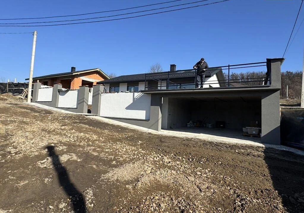 Сучасний будинок 168 м² у районі Червениці з підземним паркі
