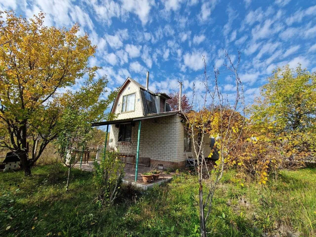 Country house for sale in ST Yuliivne